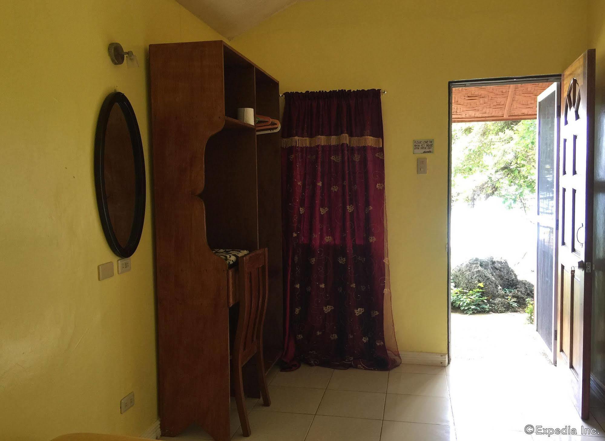 Reddoorz Premium @ Flower Beach Anda Anda  Exterior photo