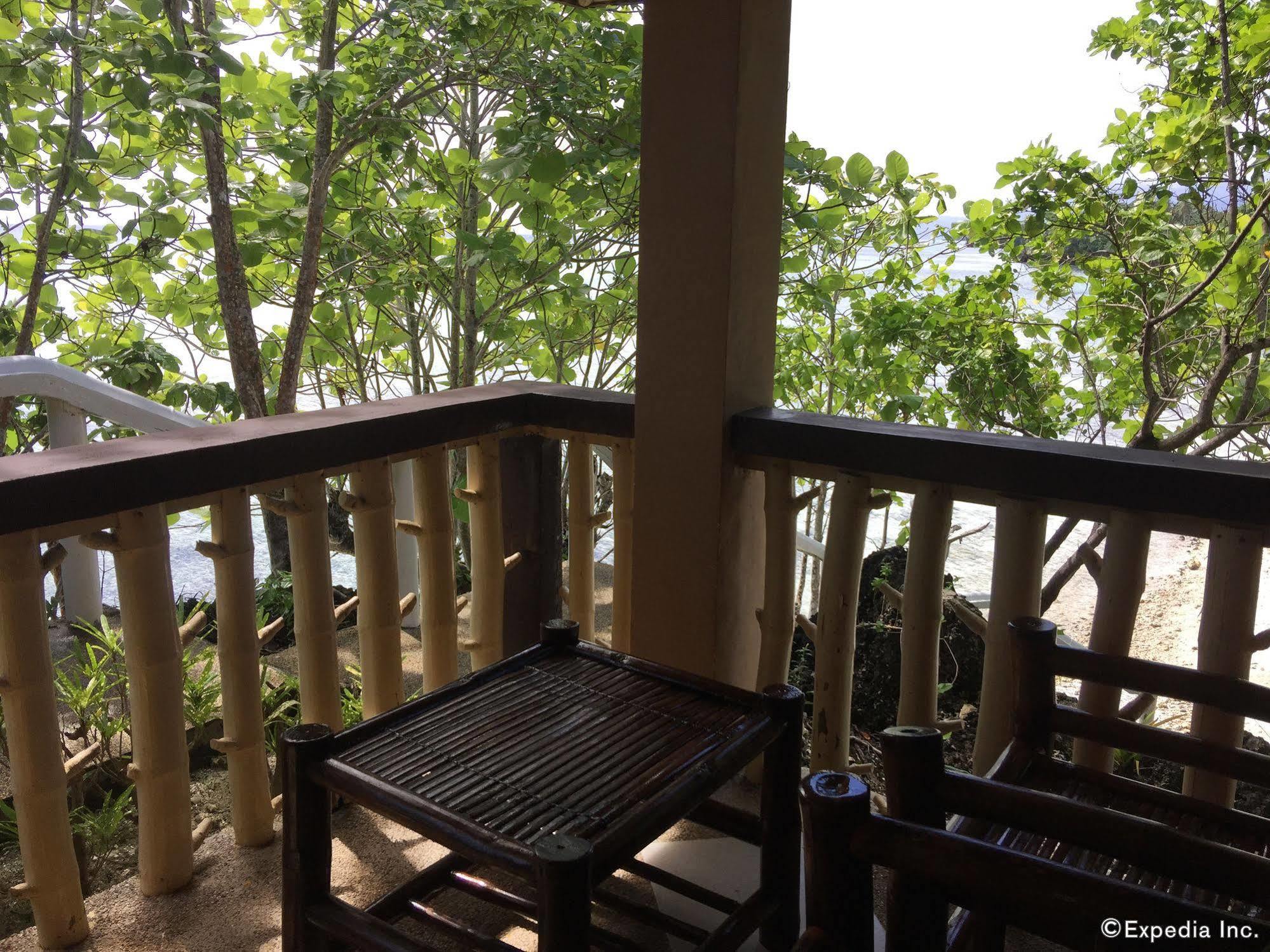 Reddoorz Premium @ Flower Beach Anda Anda  Exterior photo