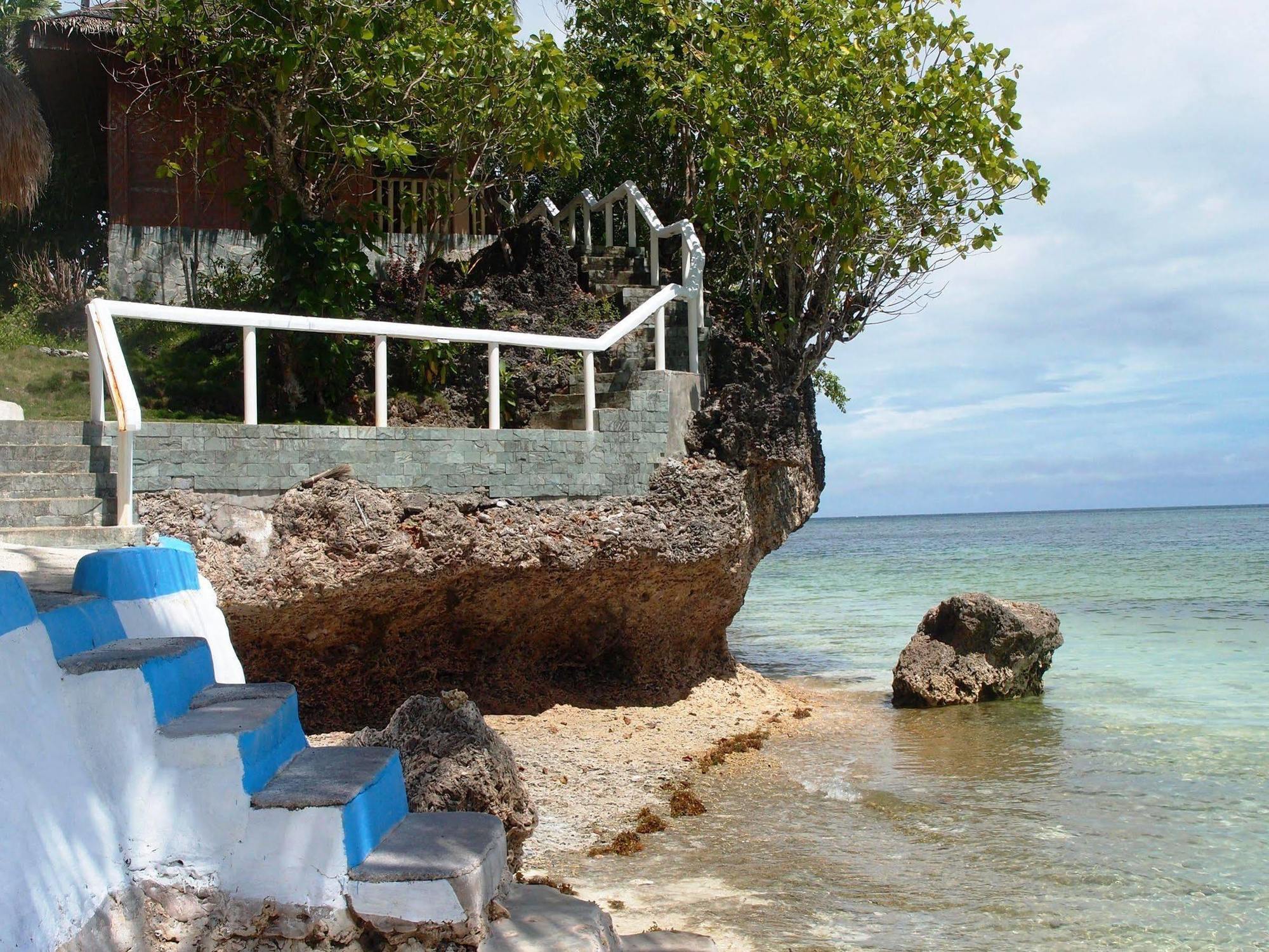 Reddoorz Premium @ Flower Beach Anda Anda  Exterior photo